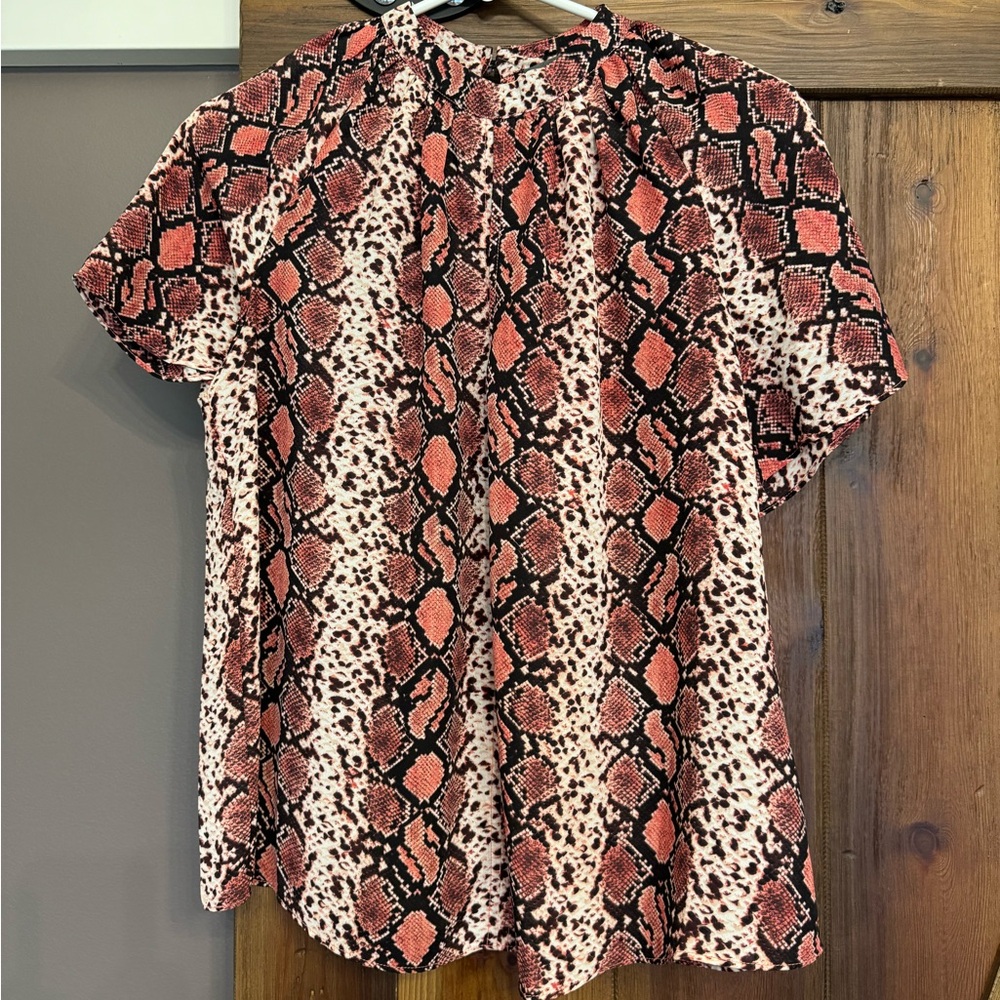 Sunday in Brooklyn Snake Print Short Sleeve Blouse w/ Front Keyhole. Small.